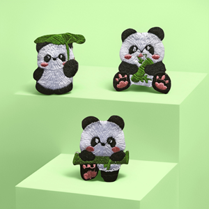 Patch brodé thermocollant mignon de panda de dessin animé pour vêtements - Product Image 1