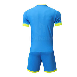 Uniforme de fútbol de poliéster 100% personalizable, ropa de equipo de alta calidad disponible en varios colores personalizados a la venta - Product Image 2