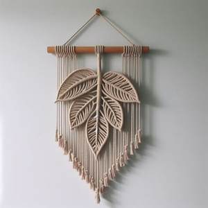 Elegante colgante de pared de macramé con trabajo de nudo minimalista y colores naturales para relajar los espacios del hogar - Product Image 5