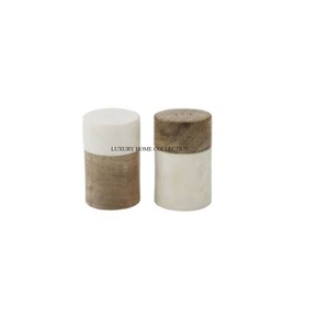 Ensemble exclusif de salière poivrière en marbre de luxe avec un design moderne et des matériaux de première qualité pour tables à manger - Product Image 1