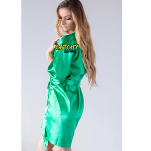 ชุดคลุมผ้าไหมซาตินสีม่วง พิมพ์ลายจุด ยาวคลุมเข่า ไซส์พลัส สไตล์วินเทจ พร้อมปักโลโก้ตามสั่ง ชุดนอนกิโมโนแบบกันหนาว - Product Image 6