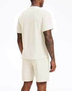 Vente en gros de vêtements d'été de qualité supérieure nouveauté ensembles pour hommes t-shirt à manches courtes et short de couleur unie vêtements pour hommes ensembles pour hommes - Product Image 3