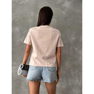 T-shirts pour femmes Topshow avec détails en strass, produit en gros - Product Image 1