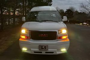 PRÊT À ÊTRE EXPÉDIÉ LHD/RHD 2023 G-MC SAVANA G2500 EXPLORER CONVERSION VAN LUXURY VAN INTÉRIEUR 9 PASSAGERS - Product Image 3