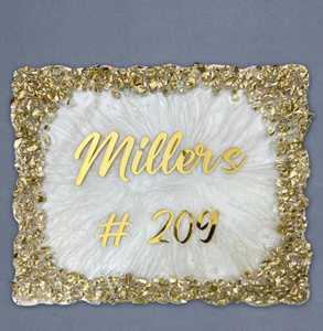 Placa de Identificación Personalizada de Resina |   Letrero de Puerta con Geoda de Cristal Blanco y Dorado |   Placa de Entrada Personalizada para Casa de Lujo - Product Image 1