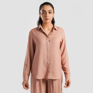 เสื้อเชิ้ตติดกระดุมแบบพื้นฐานสำหรับใส่ออกกำลังกาย สีผิว - Product Image 1