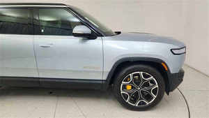 SUV Usado 2024 R1S Launch Edition, Equipamiento Estándar, Poco Uso, Asientos de Cuero Turbo, Portaequipajes de Techo de Aleación de Aluminio - Product Image 2