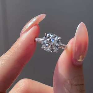 Anillo de compromiso con halo de diamantes de laboratorio redondos de 3.00 quilates con certificación IGI, engaste tipo catedral, estilo elegante - Product Image 1