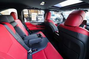 Lexus LX600 F Sport 3.5L 2024 avec titre propre - Product Image 6