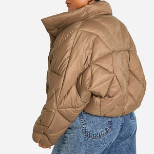 Chaqueta Acolchada Corta de Moda para Mujer, con Botones, Cremallera, Capucha, Logotipo Personalizado, Estilo Urbano, Camuflaje Teñido - Product Image 2