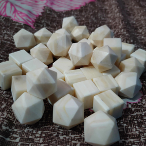 Dés en os naturels d'inspiration viking artisanale pour le divertissement, vente en gros de dés en os de qualité supérieure d'Inde - Product Image 1