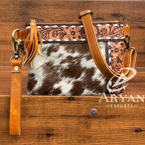 กระเป๋าสะพายพาดลำตัวหนังวัวทำมือขนาดเล็กสำหรับสตรีหนังวัวงานทำมือ - Product Image 1