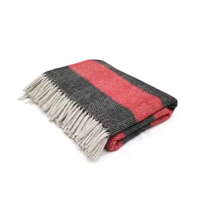 Couverture à chevrons de qualité supérieure à rayures rouges et bleues pour un look intemporel et élégant - Product Image 6