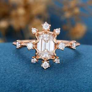 Anillo de Compromiso y Matrimonio de Moda, Chapado en Oro Rosa de 14K, con Diamantes de Corte Esmeralda Certificados por GIA, Estilo Vintage - Product Image 6