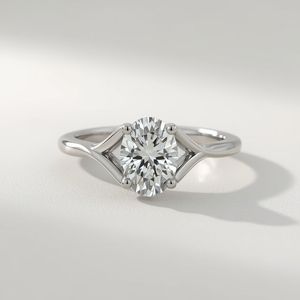 Bague de luxe en or blanc 9K ovale cultivée en laboratoire avec diamant pour femmes bijoux fins bague de fiançailles personnalisée en gros OEM - Product Image 1