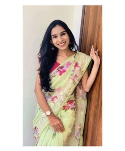 Saree en soie pure avec impression florale numérique ayant un beau travail de broderie de travail de chikankari de l'appelant de fil blanc - Product Image 2