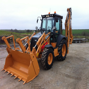 Retroexcavadora 590ST 4x4 con Motor Hidráulico FPT, Capacidad de Carga de 4 Toneladas, Potencia de 92000W, Equipo de Construcción de Uso Pesado, Color Naranja - Product Image 1