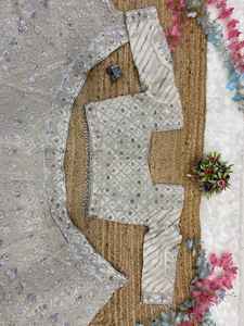 Colección Lehenga Choli de boda de diseñador más hermosa y de tendencia para fiestas de invierno - Product Image 4