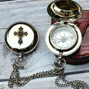 Gravure-Boussole à bouton-poussoir Cadeaux pour lui Cadeau, Cadeaux de mari, Cadeau de couple, Cadeaux de Noël - Product Image 1