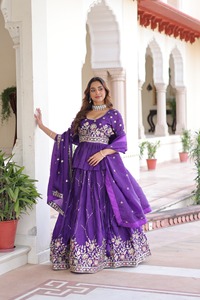 Lehenga Choli Moderno Color Púrpura GOLD CRUSH con Bordado y Lentejuelas, Traje Tradicional Indio para Bodas y Fiestas, Largo Regular, Holgado, para Mujer - Product Image 5