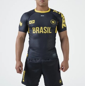 เสื้อแรชการ์ด 100% โพลีเอสเตอร์ UPF50+ ระบายอากาศได้ดี เป็นมิตรกับสิ่งแวดล้อม สำหรับเล่นเซิร์ฟและว่ายน้ำ ปี 2026 แบบสั่งทำพิเศษสำหรับผู้ชาย แขนสั้น สีพื้น - Product Image 4