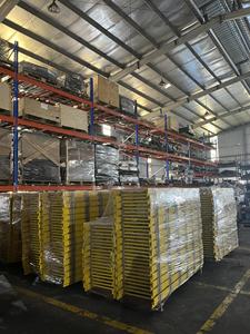 Échelle fixe en acier conforme OSHA avec cage de sécurité - Product Image 3