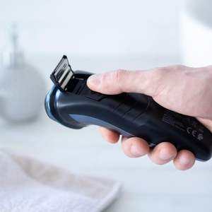 Afeitadora Eléctrica Inalámbrica con Doble Cuchilla, Agarre Cómodo, Cabezal Giratorio, Resistente al Agua, Recortadora Reversible, Cuchillas Metálicas de Afeitado Rápido - Product Image 2