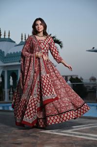 Último Diseño de Traje Tradicional de Alta Demanda, Lehenga Choli de Algodón Puro con Dupatta, Estampado a Mano para Bodas y Diwali - Product Image 4
