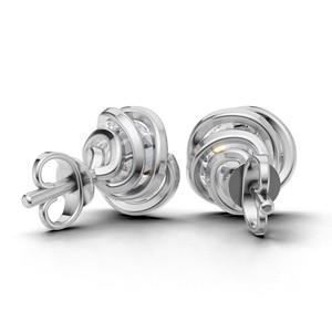 Boucles d'oreilles clous en diamant de laboratoire certifié IGI, taille ronde, monture closée, en or 18 carats, avec fermoir à vis - Product Image 3