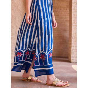 Vestido Maxi Mrignayani Dabu a Rayas con Corte Ajustado y Evase, con Aberturas Laterales, para Fiestas Nocturnas - Product Image 3
