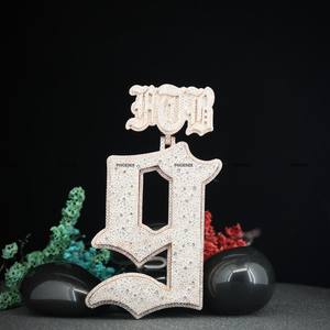 Joyería Hip Hop de Alta Gama, Estilo Rock, con Incrustaciones de Moissanita VVS de Corte Redondo, Colgante con Número Personalizado, Letra Personalizada, Plata de Ley 925 - Product Image 1