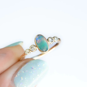 Anillo de compromiso minimalista de plata de ley chapado en oro rosa con ópalo etíope de moda para mujer, engaste de bisel personalizable con efecto de fuego. - Product Image 3
