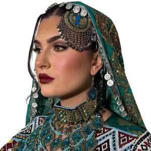 Ensemble de bijoux tribaux afghans en rouge foncé avec collier ras du cou imposant orné de pierres de verre rondes et carrées et boucles d'oreilles assorties - Product Image 2