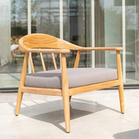 Chaise longue en teck de haute qualité, finition couleur naturelle, avec coussin, pour intérieur/extérieur, idéale pour hôtel, salon, chambre.