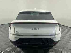 EV6 Wind RWD 2024 Usado, Volante a la Izquierda, Asientos de Cuero, Cámara Trasera, Excelente Estado, Listo para Conducir - Product Image 3