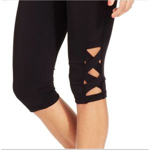 Leggings Capri a Vita Alta da Ragazza Material Girl, Neri XS-XL, con Dettagli Traforati, per Fitness e Yoga, Taglie Forti - Product Image 3