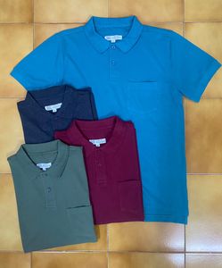 เสื้อยืดพิมพ์ลายมินิมอลสำหรับผู้ชายที่มีรายละเอียดโลโก้ขนาดเล็กเหมาะสำหรับสวมใส่ในชีวิตประจำวันและสไตล์ที่สะอาด - Product Image 4