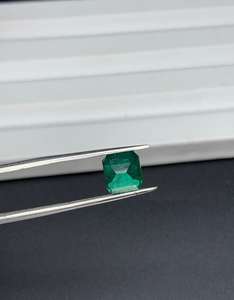 Esmeralda zambiana natural de alta calidad, corte octogonal. Hermosa piedra con brillo de color. - Product Image 5