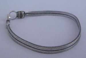 Pulsera de tenis plateada, accesorio de moda - Product Image 1
