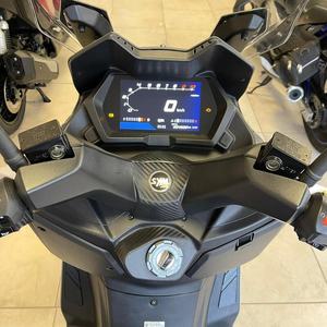 SYM JOYMAX 300 Z Scooter Eléctrico Inteligente de Dos Ruedas con Motor sin Escobillas y Control por App - Product Image 2