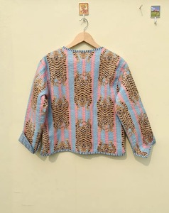 Chaqueta Acolchada de Algodón Indio Hecha a Mano con Estampado de Bloques, Estilo Boho, para Mujer, Reversible, Manga Larga, Dos Bolsillos Delanteros, Estampado de Tigre - Product Image 2