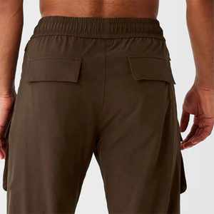 Pantalons Ripstop polyvalents pour hommes avec des fonctionnalités convertibles, se transforme facilement en shorts, équipés d'une fermeture éclair sécurisée - Product Image 4