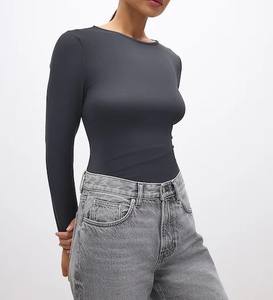 Nouveau été mode col rond couleur unie à manches longues femmes T-shirt coupe ajustée T-shirt pour femmes couleur gris foncé - Product Image 5