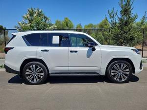 Lexus LX 600 2024 Usado, Lujo, Tracción en las Cuatro Ruedas, Volante a la Izquierda, Interior Oscuro, Asientos de Cuero, Neumáticos R18 - Product Image 3