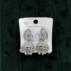 Boucles d'oreilles pendantes Jhumka en diamant américain plaqué or ethnique pour filles, occasions de mariage, avec zircon, alliage comme matériau principal - Product Image 1