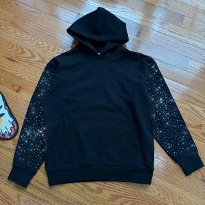 Sudadera con capucha de la mejor calidad para hombre con logotipo de diamantes de imitación, estilo personalizado, moderno y suave. - Product Image 1