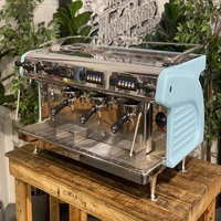 Compre la Cafetera Profesional de 3 Grupos G10 para un Flujo de Trabajo Suave, un Servicio Rápido y Tazas de Espresso Consistentes