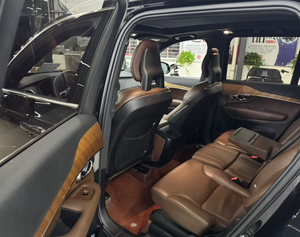 Venta Especial: Auto Usado Volvo S90 Híbrido Sedán con Interior de Cuero Marrón, Pantalla Táctil y Asientos Eléctricos - Product Image 2