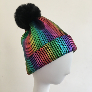 Bonnet de ski métallique brillant à revers pour femmes avec pompon détachable nouveau design - Product Image 3