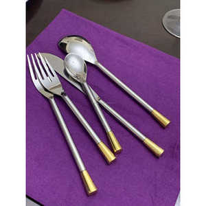 Ensemble de 5 couverts de luxe en acier inoxydable avec finition argent et or Vaisselle élégante de haute qualité et bien polie - Product Image 2
